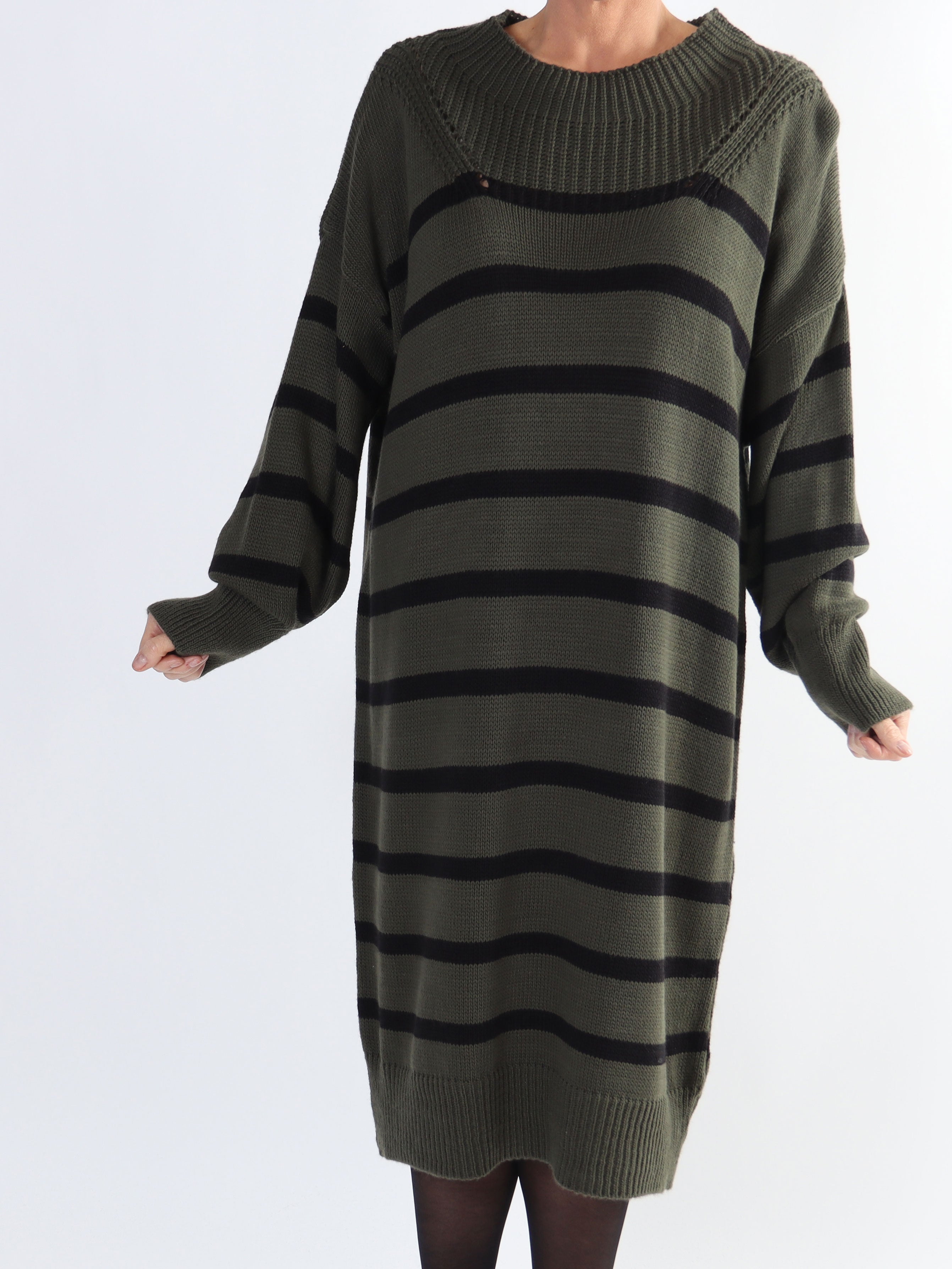 Ciara - Plus size strikkjole med striber